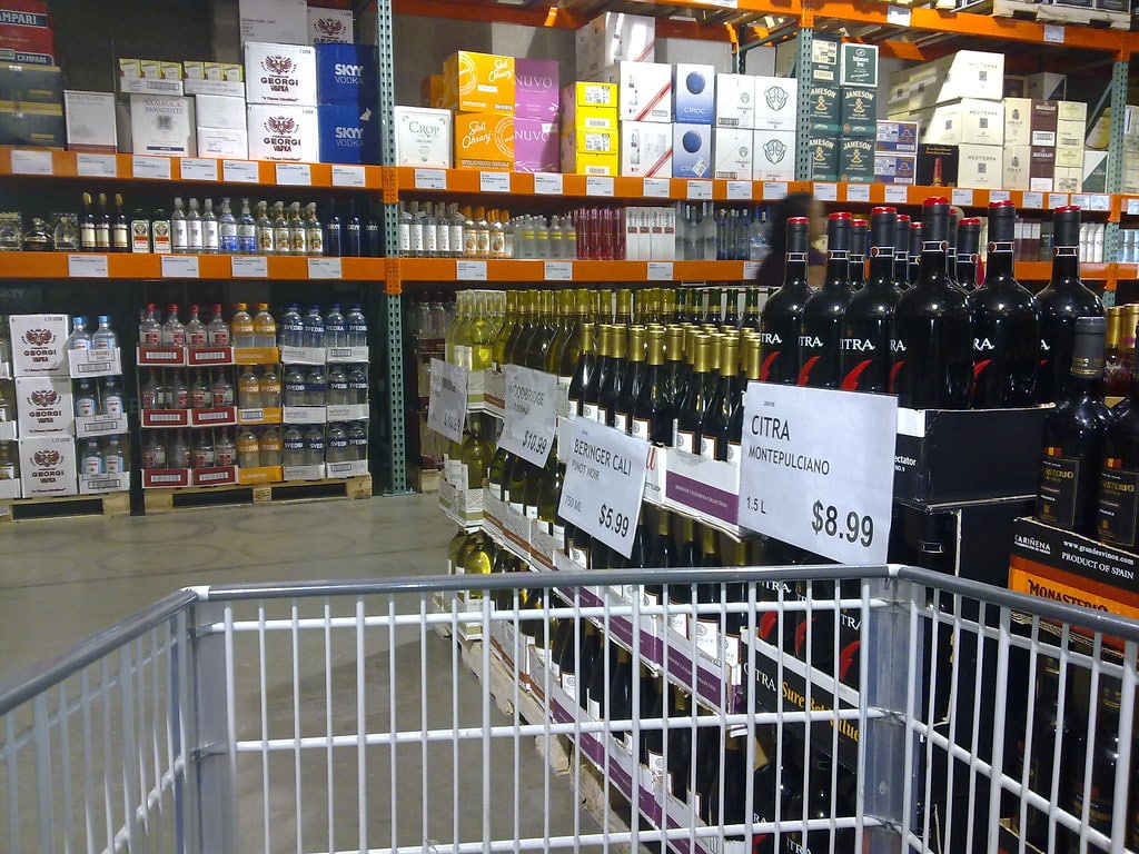 Shopping cart in a liquor store, which is not subject to dram shop law